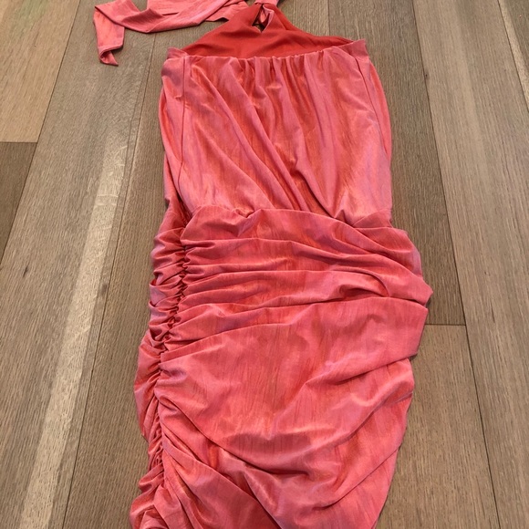 Peach satin dress from Le Château - Picture 5 of 5